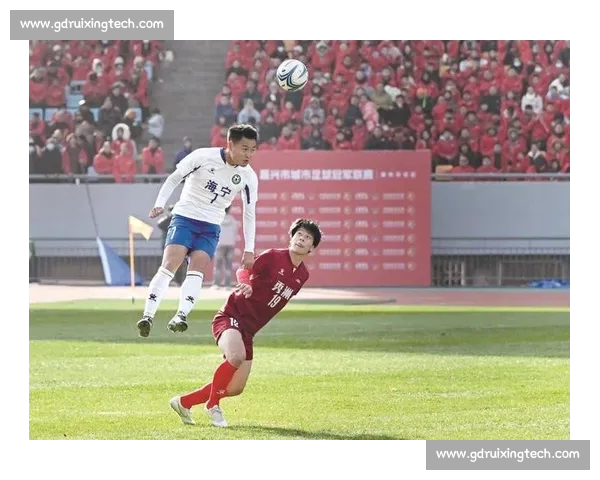 新赛季足球联赛精彩开战 各大豪门争夺冠军前景分析